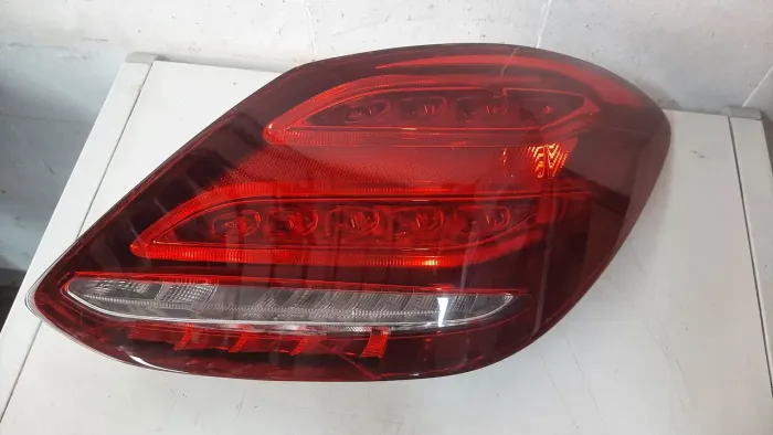 Lanterna traseira Mercedes c180 c200 2015 a 2017