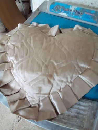 2 almofadas de coração, deslumbrantes !!! Grátis 2 cinzeiros de metal !!!