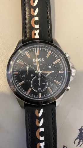 Relógio Hugo Boss original, cronógrafo, mostrador preto, pulseira de couro legítimo