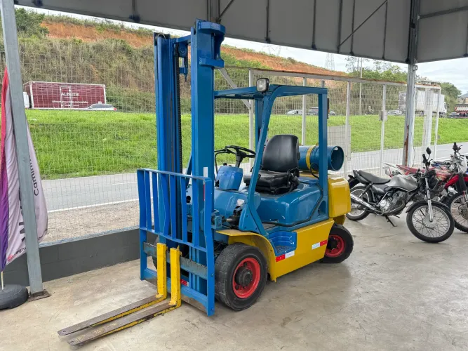 EMPILHADEIRA KOMATSU MODELO FG250-12 TYPE G