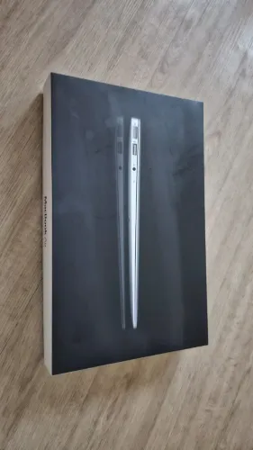 Caixa Macbook Air com manuais, adesivos e mais