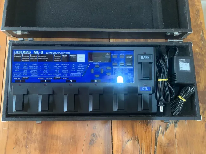 Pedaleira Multi-Efeitos Boss ME-8