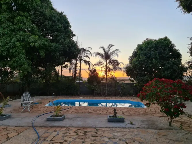 Incra 9 - Mini chácara dentro de condomínio de alto padrão com piscina e churrasqueira