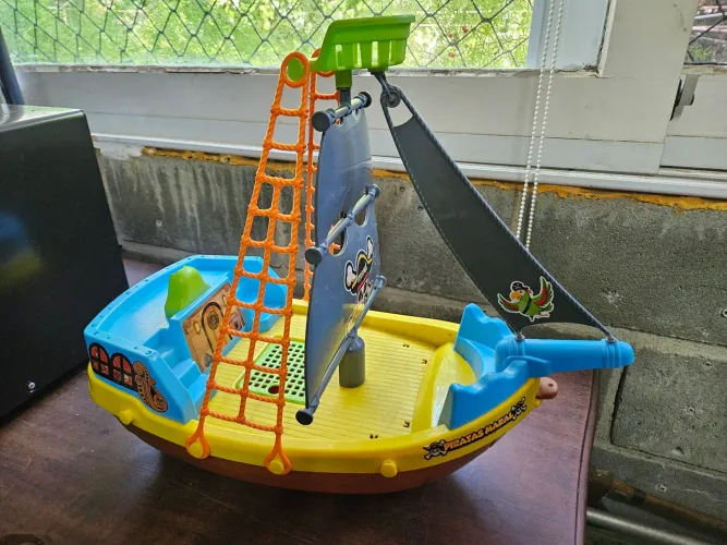 Barco Pirata Infantil - Diversão Garantida!