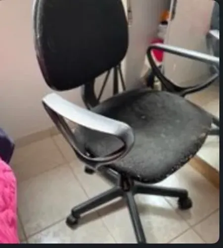 Cadeira de escritório usada