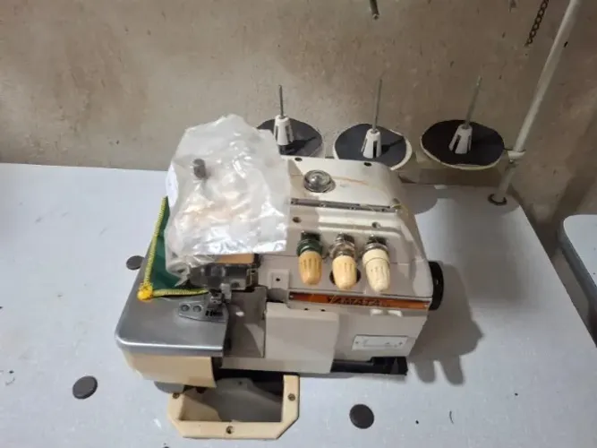 Maquina de costura overlock 3 fios