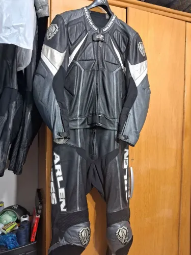 Macacão em couro legítimo para motociclistas