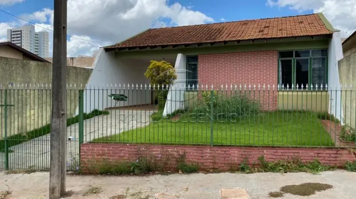 Casa Padrão à Venda e Locação no Bairro Guanabara em Londrina