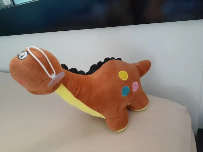Dinossauro de Pelúcia com Detalhes Coloridos