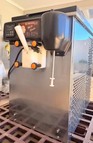 Máquina de sorvete e milkshake cremorella
