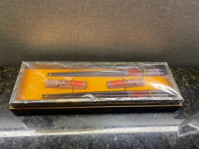 Caixa vintage para hashis com apoio em miniatura, utensílios chineses