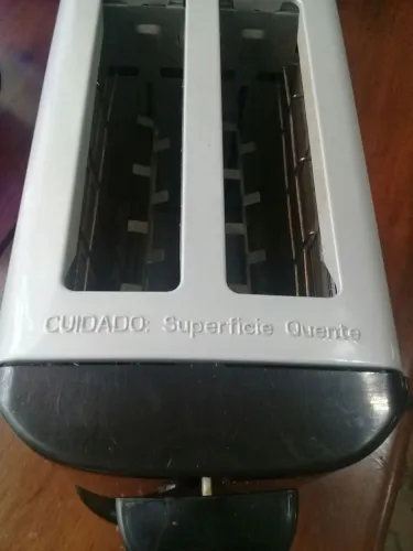 Torradeira Elétrica - Cuidado Superfície Quente