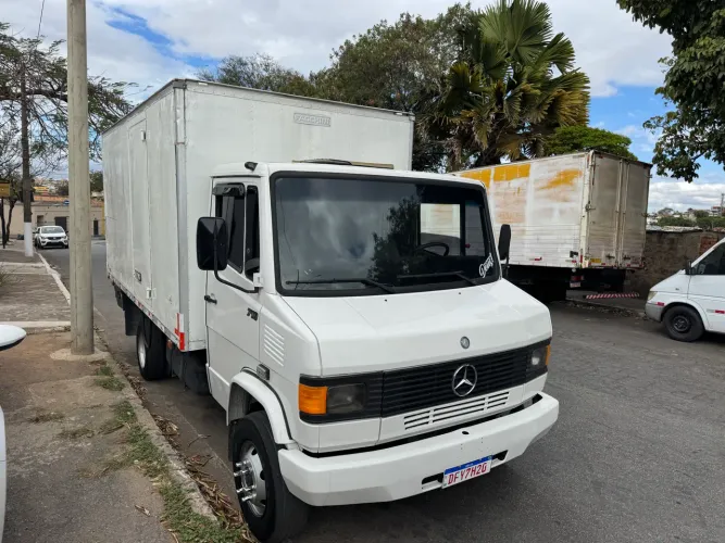 M.Benz 710 Plus Baú 2003/2003