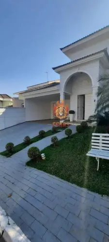 Sobrado à Venda em Condomínio no bairro Iporanga, Sorocaba - Lazer Completo!