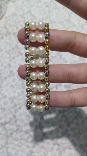 Pulseira de pérolas e detalhes