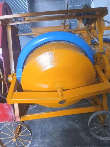 VENDO BETONEIRA DE 600L USADA.