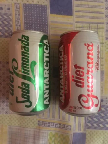 Lote de duas Latas Década de 90