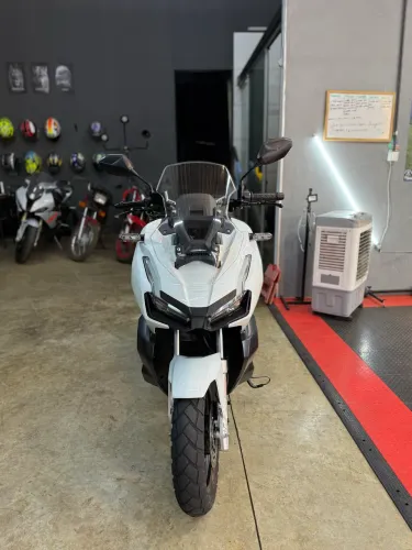Honda adv 150