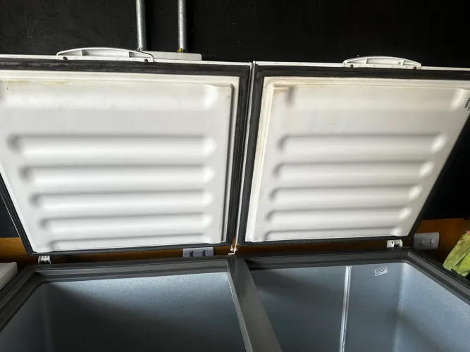 Freezer vertical duas portas 