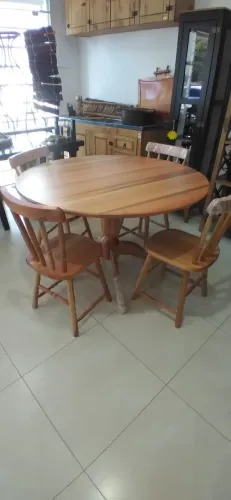 Super Promoção Mesa Redonda , Madeira Maciça com 4 Cadeiras Torneadas
