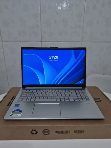 NOTEBOOK ASUS VIVOBOOK 14 GERAÇÃO COM CAIXA - PERFEITO 