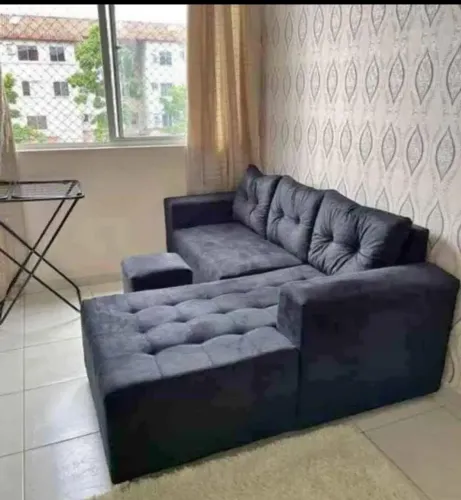 Sofá cheyse de 3 lugares com puff de brinde