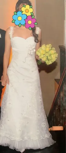 Vestido de noiva, com renda. Usado apenas 1 vez.