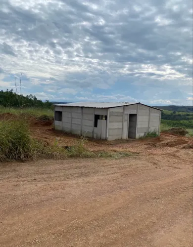 Vendo Chácara em Alexania 20 mil metros com mina d?água.