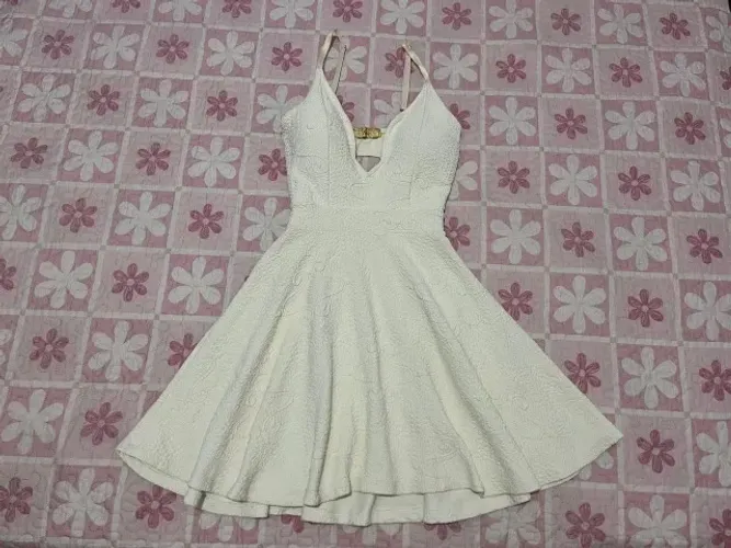 Vestido decotado off white