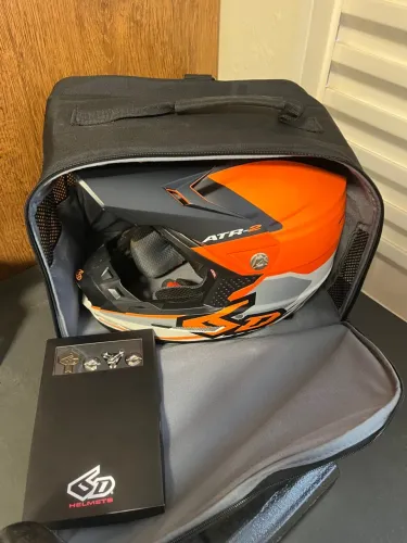 Capacete de Motocross 6D ATR-2