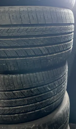 Par de pneus 255/35 R20 semi novos ( 255/35/20 )