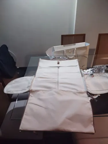 Mala porta vestidos da marca Arezzo