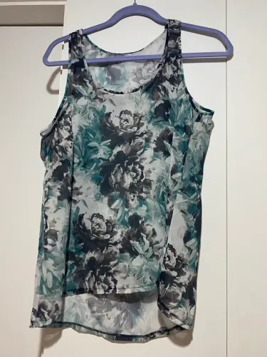 Camiseta Estampada em Tecido Leve