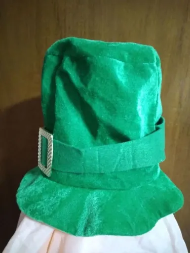 chapéu irlandês, stovepipe hat, em veludo encorpado com fivela dourada