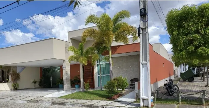 Excelente Casa em condomínio! Porteira fechada