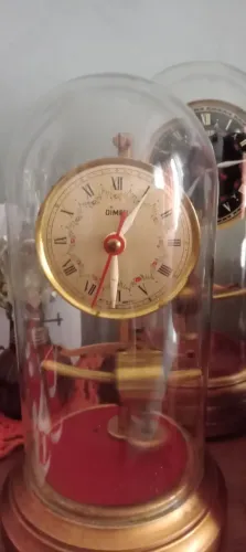 2 Relógios Dimep com cúpula de vidro