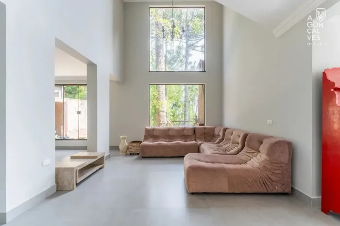 Casa em Condomínio para alugar, 05 Suítes, 04 Vagas, Piscina, Bacacheri, Curitiba.