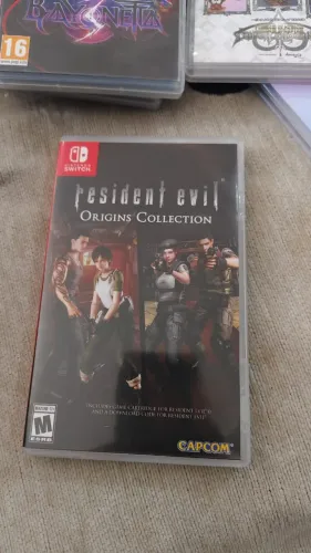Jogo Resident Evil Origins Collection Nintendo Switch midia fisica fisico