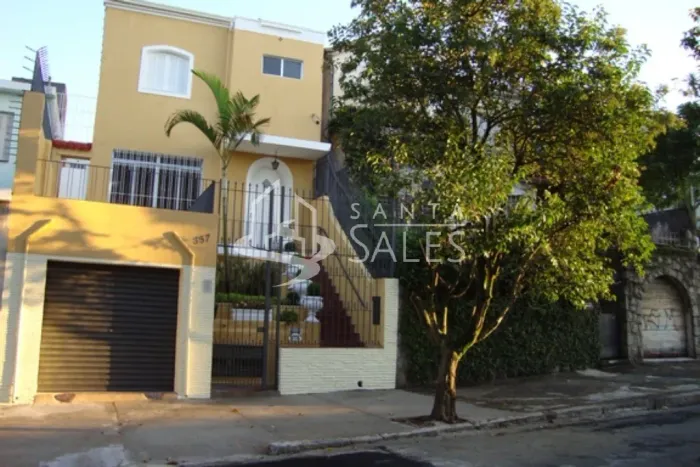 Casa para locação na Aclimação, São Paulo-SP: 3 quartos, 2 salas, 1 banheiro, 1 vaga de ga