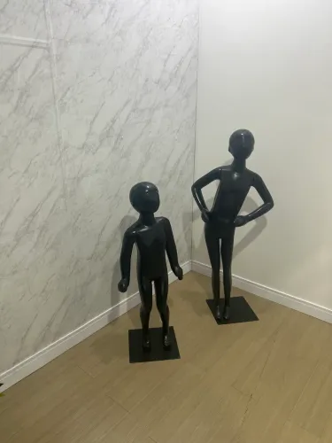 Manequim infantil menino e menina cor preto