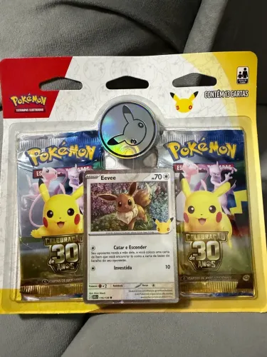 Blister Pokémon Eevee com coin celebração 30 anos lacrado