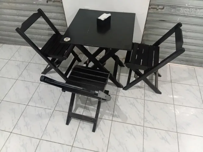 Vendo 4 conjunto de mesas para bar e lanchonete!!!