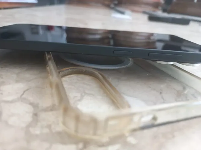 S25 edge 512Gb em perfeito estado aconpanha caxinha e carregador.