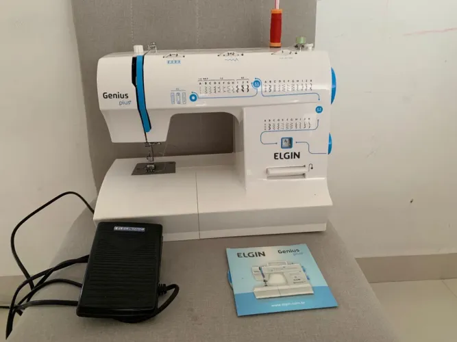 Máquina de costura Elgin Plus
