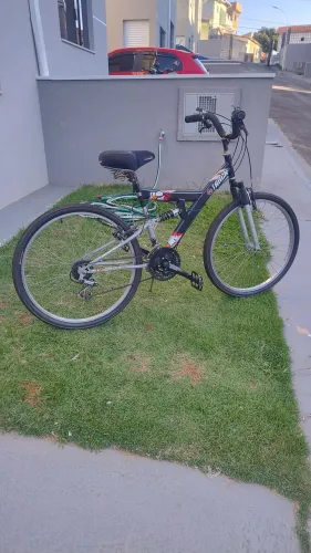 Bicicleta semi nova aro 26 com 18 marchas