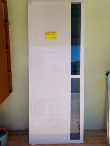 Porta de Giro em Alumínio Branco "Linha 28" Lambri com Vidros medindo 2,13 x 0,85