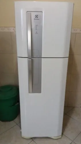 Geladeira bom estado Eletrolux quebrada