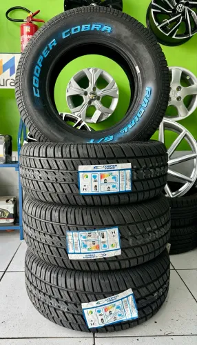 Kit 04 Pneus 255/60 R15 Cooper Cobra letra branca 
