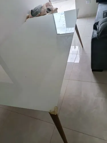 Mesa com tampão de vidro