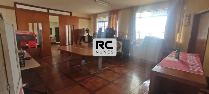 Casa comercial com 187m² para alugar no Bonfim em Belo Horizonte  MG.